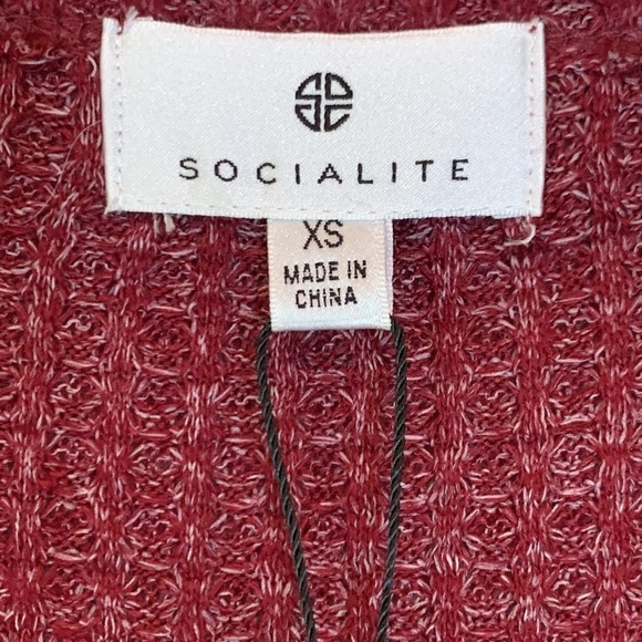 Socialite NWT Red Rhubarb Long Sleeve Top - Picture 4 of 7